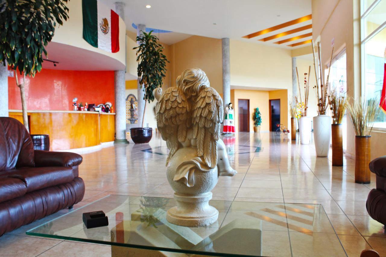 Hotel Real De Cortes Лос-Рейес Экстерьер фото