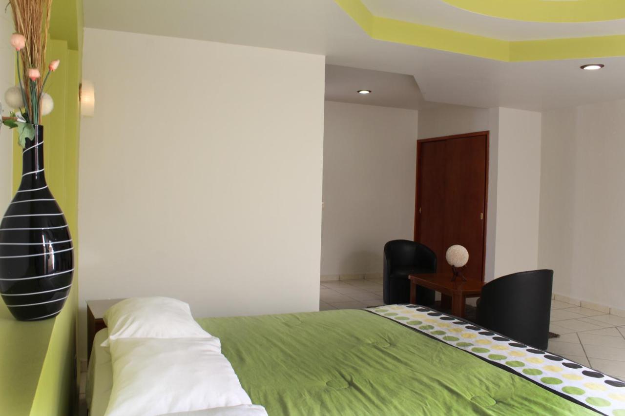 Hotel Real De Cortes Лос-Рейес Экстерьер фото