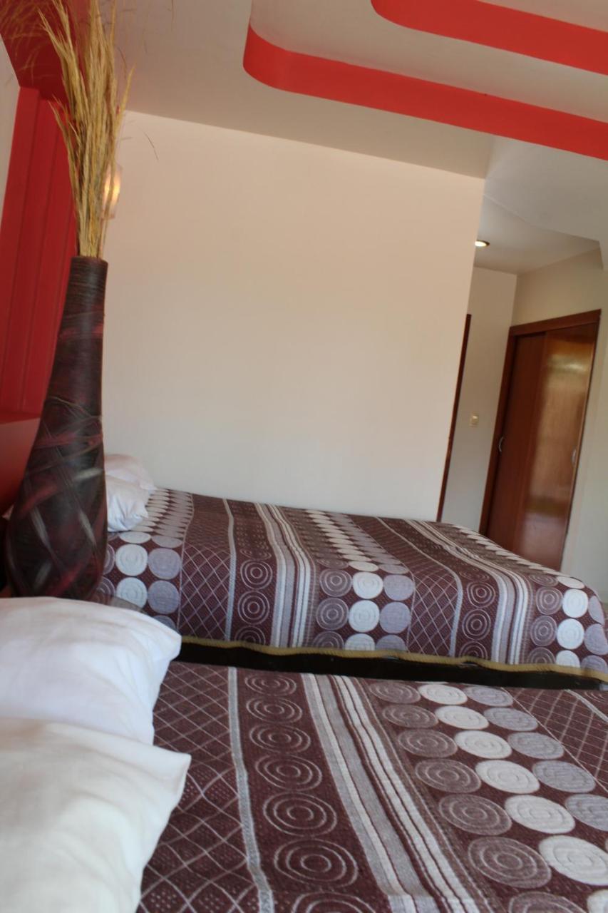 Hotel Real De Cortes Лос-Рейес Экстерьер фото