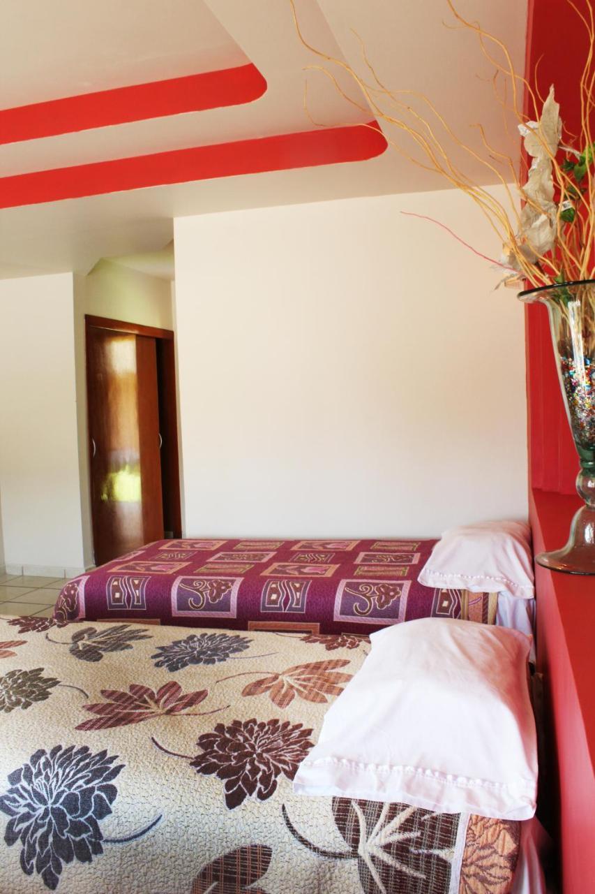 Hotel Real De Cortes Лос-Рейес Экстерьер фото