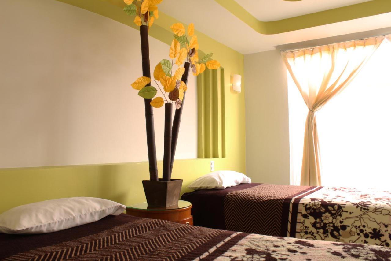 Hotel Real De Cortes Лос-Рейес Экстерьер фото